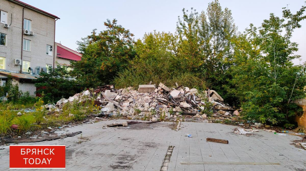 Руины кафе Коломейцева портят вид Майского парка в Брянске